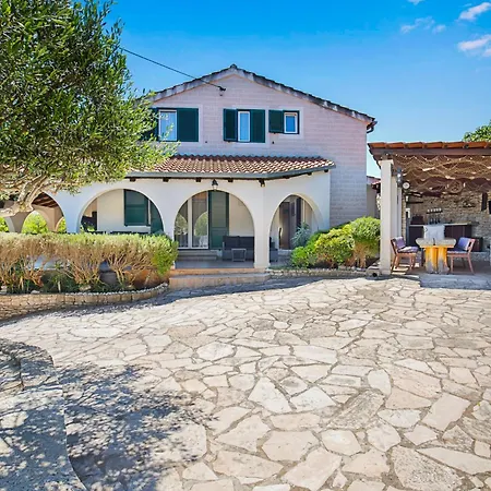 Villa Charming Nika With The Pool Supetar