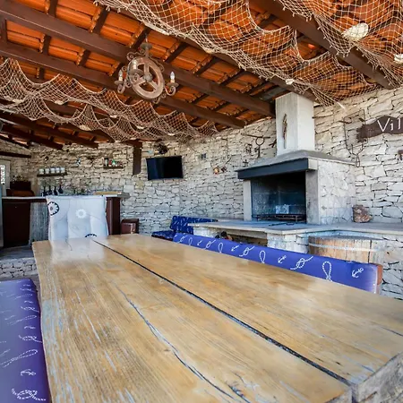 Charming Nika With The Pool 别墅