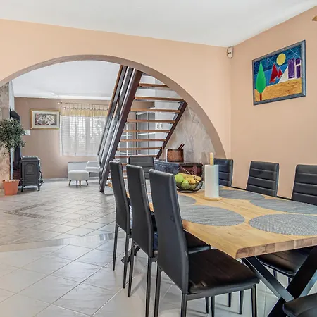 别墅 Charming Nika With The Pool 苏佩塔尔